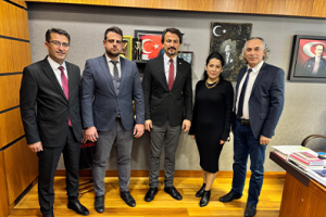 KOMİK GİYİM YARDIMI ÜCRETLERİNİ KÖKTEN DEĞİŞTİRMEK İÇİN GÖRÜŞÜYORUZ
